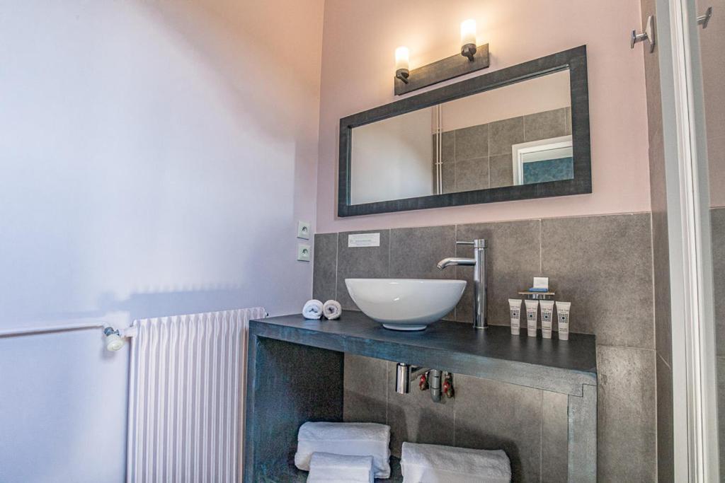 Le Relais Des Chartreuses Hotell Le Boulou Exteriör bild